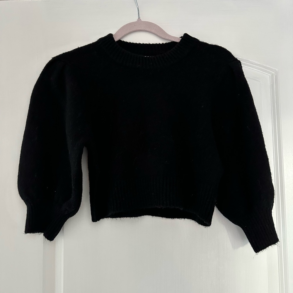 Puff Sleeve Cropped Isalis Classic Black Crew Neck Sweater